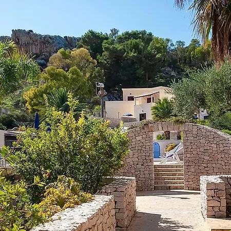 All'interno Del Villaggio Cala Mancina *