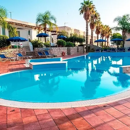 All'interno Del Villaggio Cala Mancina סן ויטו לו קאפו