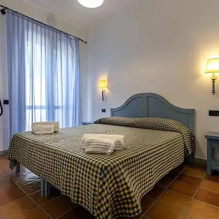 All'interno Del Villaggio Cala Mancina מלון דירות *